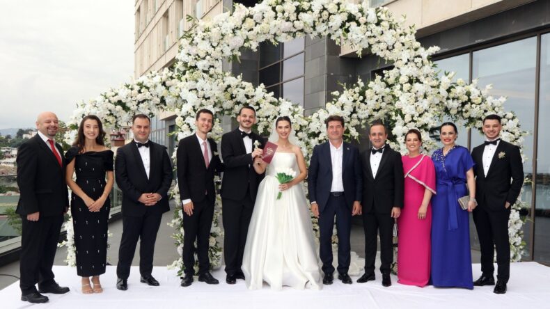 Başkan Erol Sayın, kızını evlendirdi