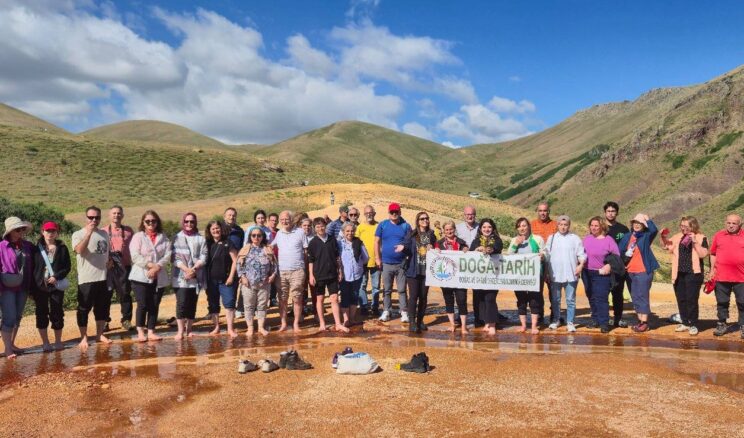 Türkiye’de   tek olan   Traverten Set Gölü
