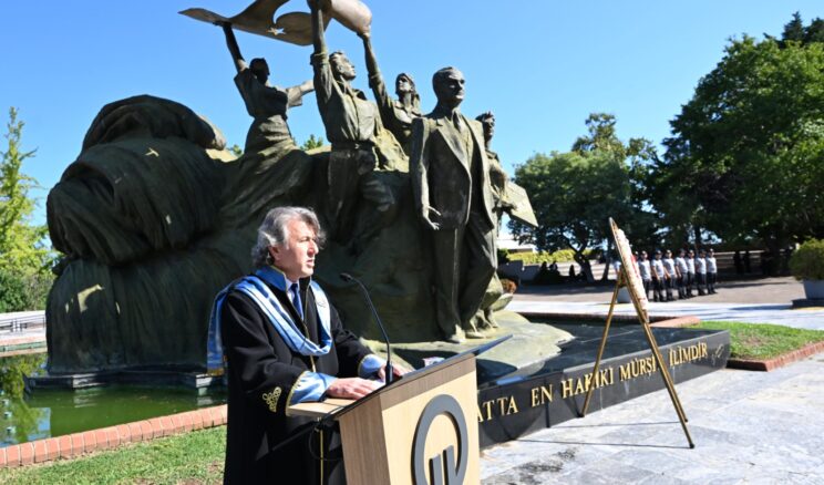 Akademik Yıl Çelenk Sunma Töreni’nde, Gazze’deki Zulüm Unutulmadı
