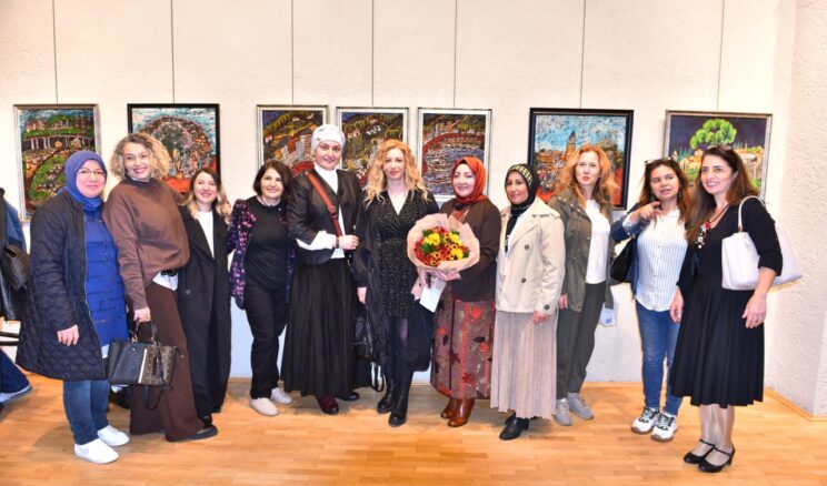 “Mum Kokusu” Sergisine Yoğun İlgi